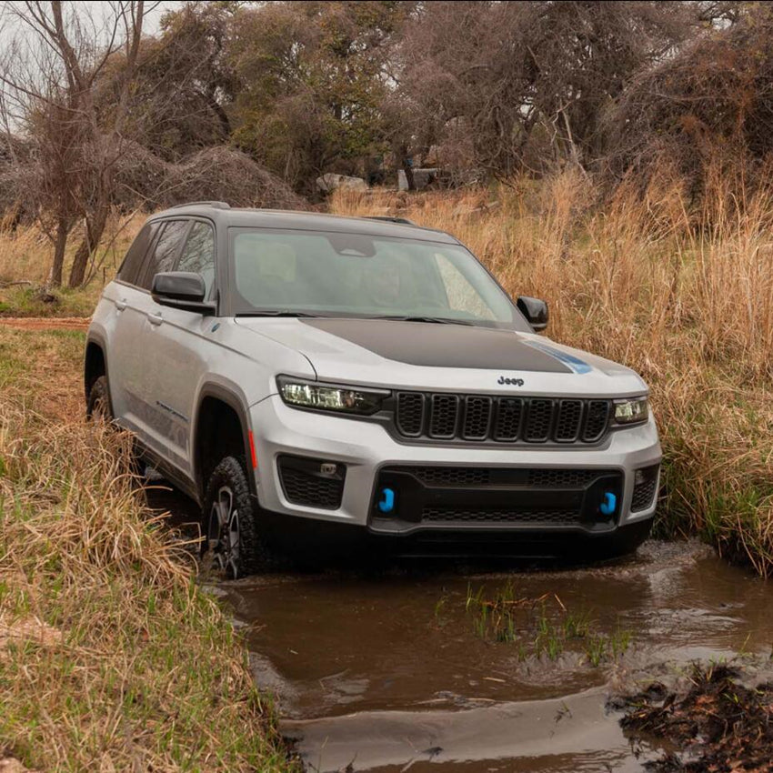 Jeep Grand Cherokee WL Lensun 100W Hood Flexible Solar Panel