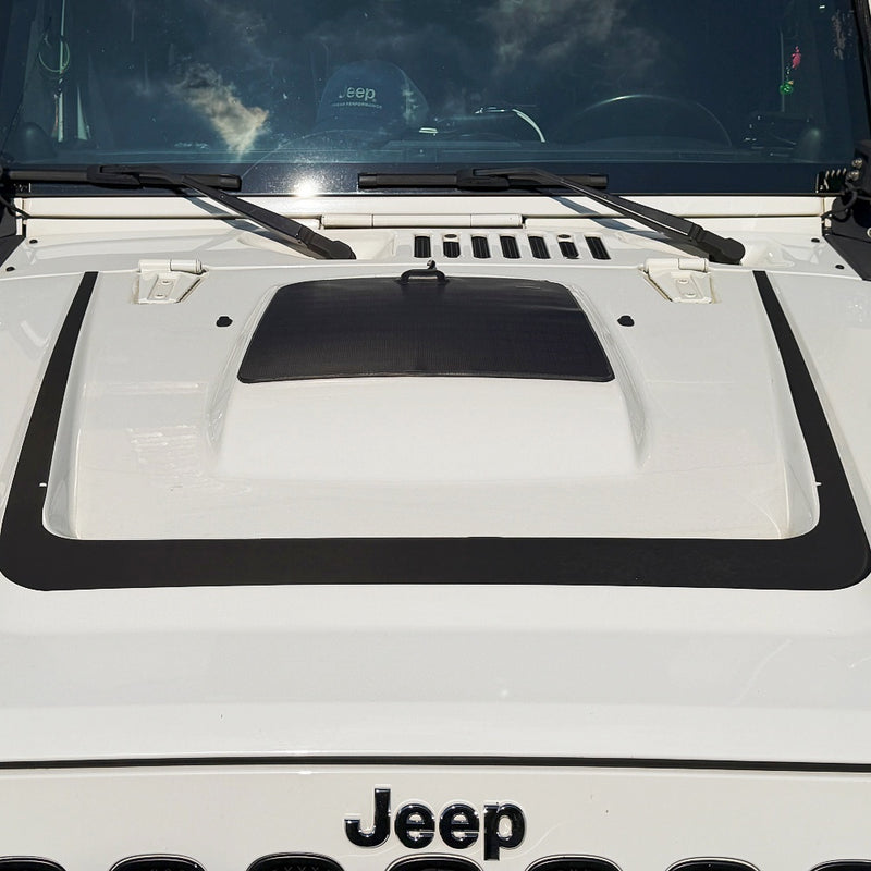 تحميل الصورة إلى عارض المعرض، Jeep_Wrangler_JK_AEV_Lensun_20W_12V_Hood_Flexible_Solar_Panel-1
