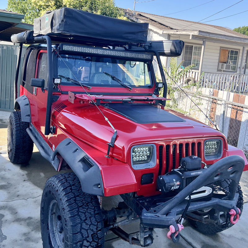 تحميل الصورة إلى عارض المعرض، Jeep Wrangler YJ (1987-1995) Lensun 65W Hood Flexible Solar Panel