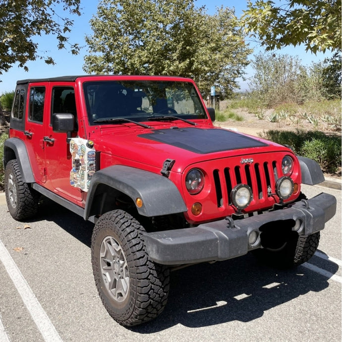 Erfahrung mit der Installation eines 105-W-Solarmoduls auf der Motorhaube eines Jeep Wrangler JK