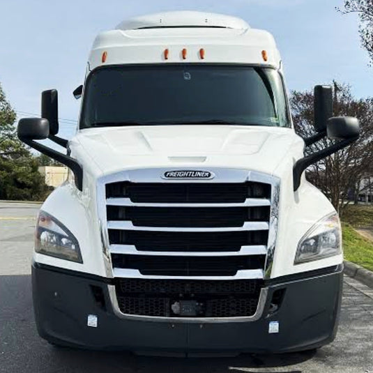 Freightliner-Cascadia_116-Lensun-130W-Hood-Flexible-Solar-Panel