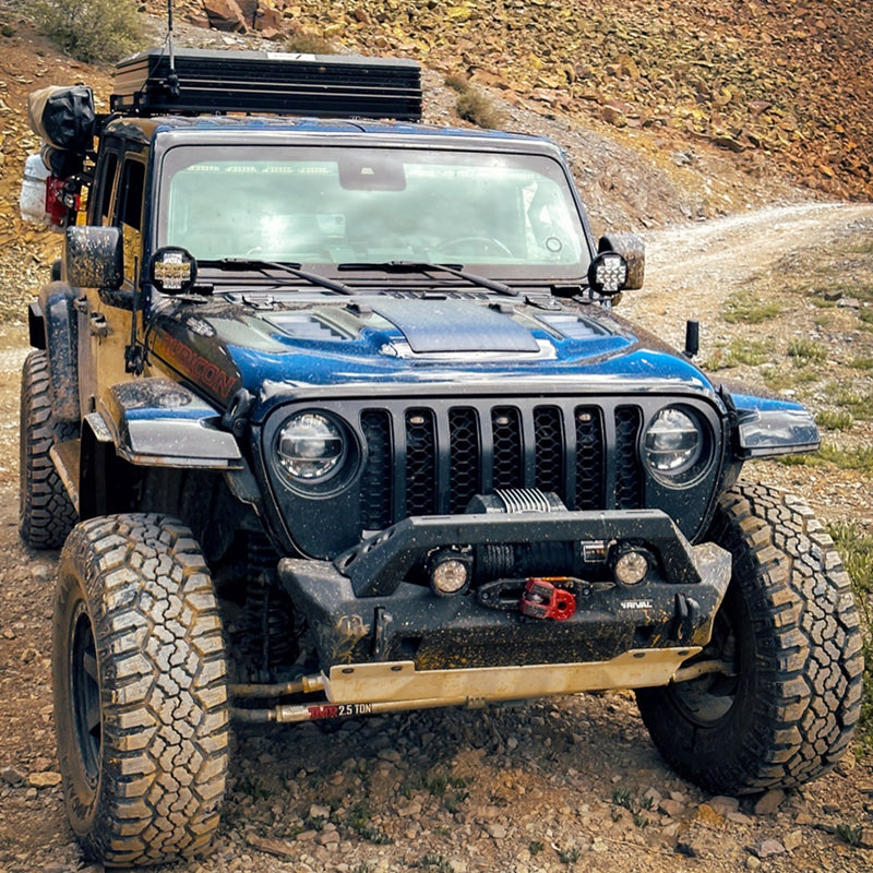 Laden Sie das Bild in Galerie -Viewer, Jeep Gladiator JT (2021-Present) Lensun 50W Hood/Bonnet Flexible Solar Panel
