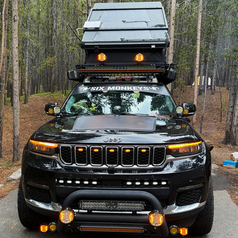 Load image into Gallery viewer, Jeep-Grand-Cherokee-WL-Lensun-100W-Hood-Solar-Panel-2
