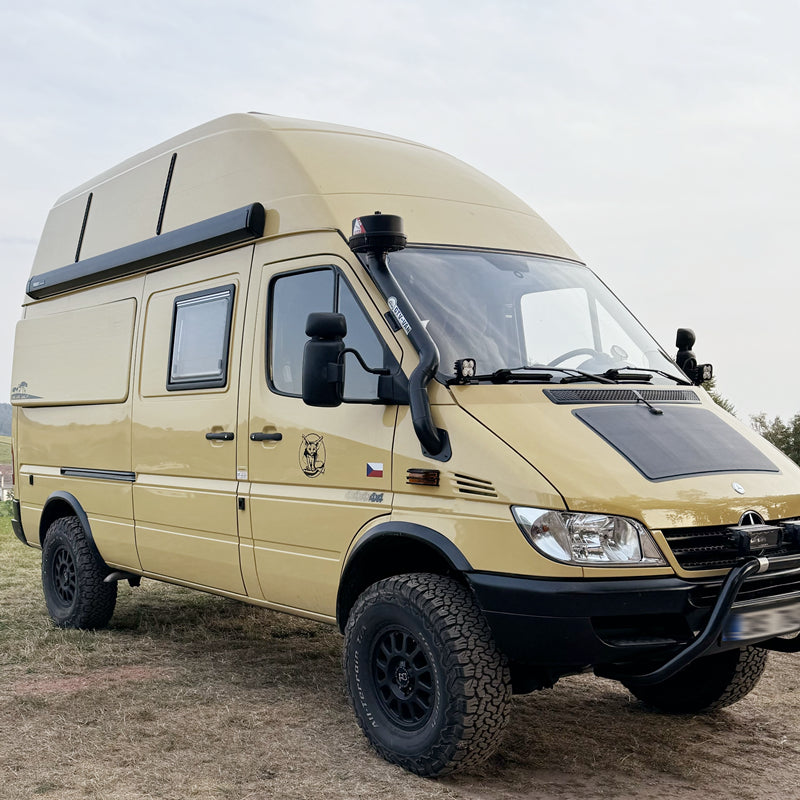 Chargez l&#39;image dans la visionneuse de la galerie, Mercedes-Benz Sprinter 1st Gen(1996-2006) Lensun 60W Bonnet Flexible Solar Panel
