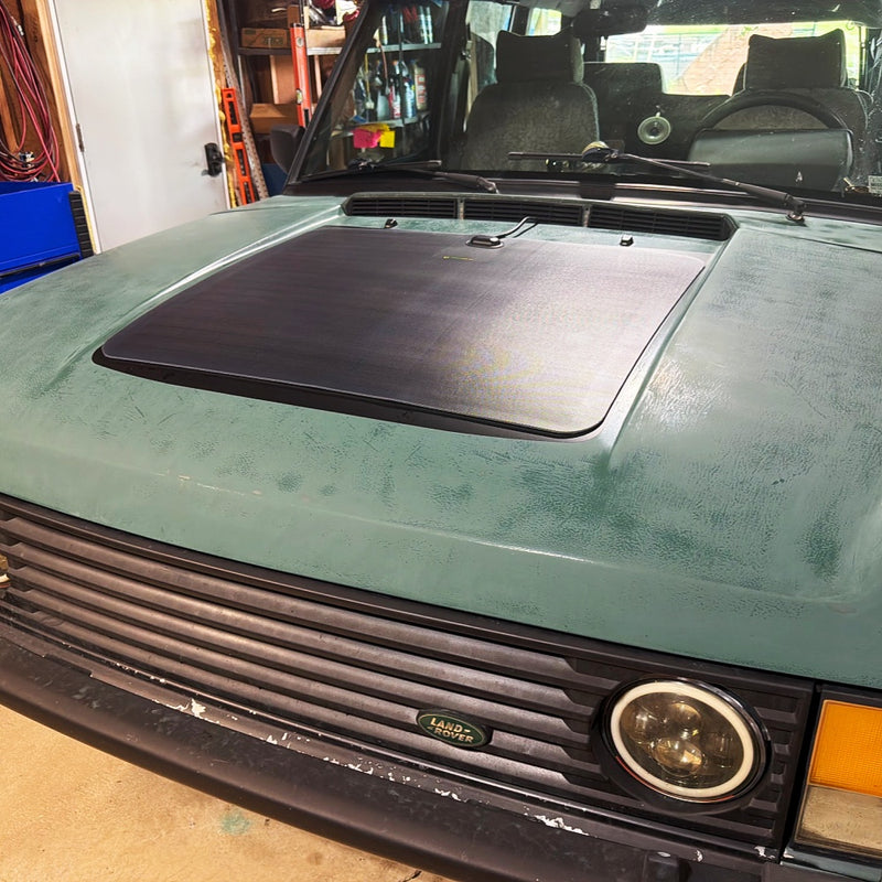 تحميل الصورة إلى عارض المعرض، Range-Rover-Classic-Lensun-90W-12V-Hood-Bonnet-Solar-Panel-4
