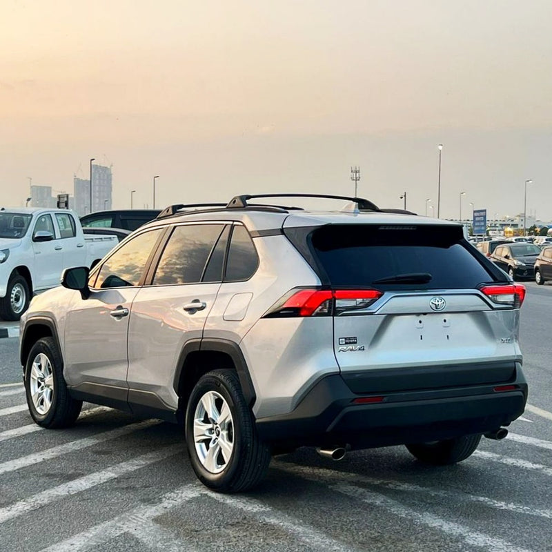 تحميل الصورة إلى عارض المعرض، Toyota-RAV4-Rear-Hatch-Spoiler-Lensun-63W-Flexible-Solar-Panel-1
