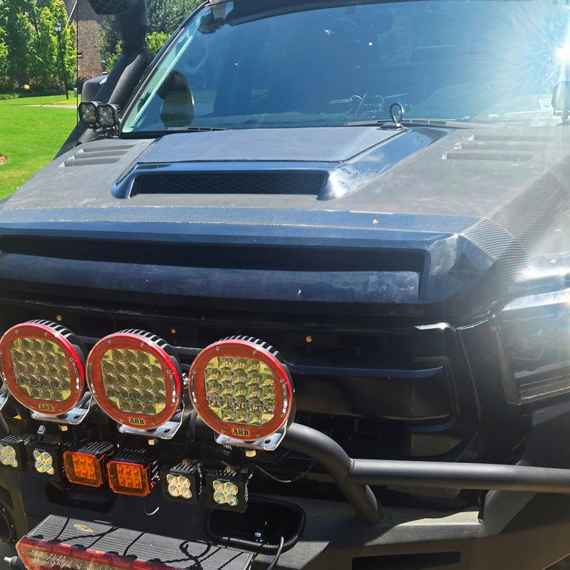 تحميل الصورة إلى عارض المعرض، Toyota-Tundra-Carbon-creations-RK-S-Lensun-45W-Hood-Solar-Panel-3
