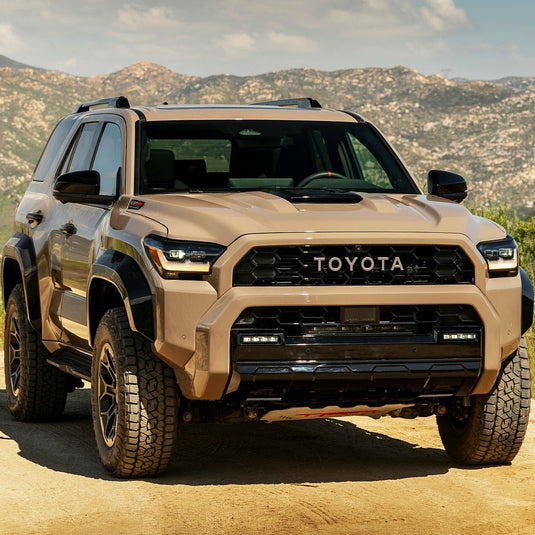 Toyota_4Runner_with_Scoop_Lensun_35W_Hood_Solar_Panel