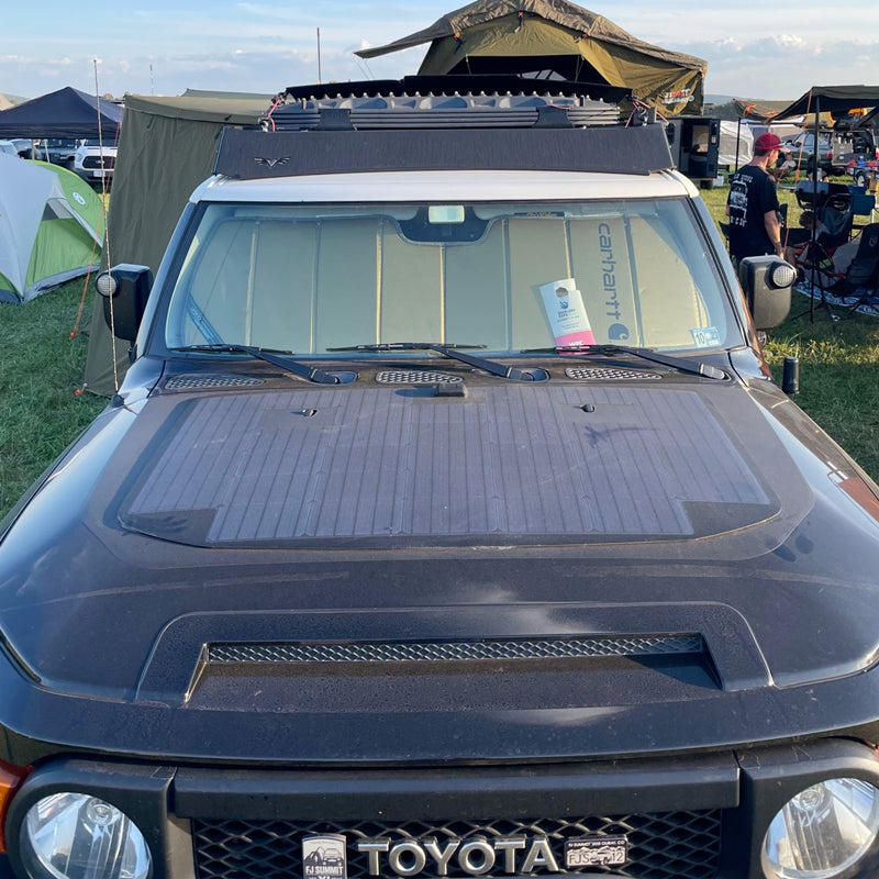 Laden Sie das Bild in Galerie -Viewer, Toyota FJ Cruiser Lensun 105W Hood/Bonnet Flexible Solar Panel-2
